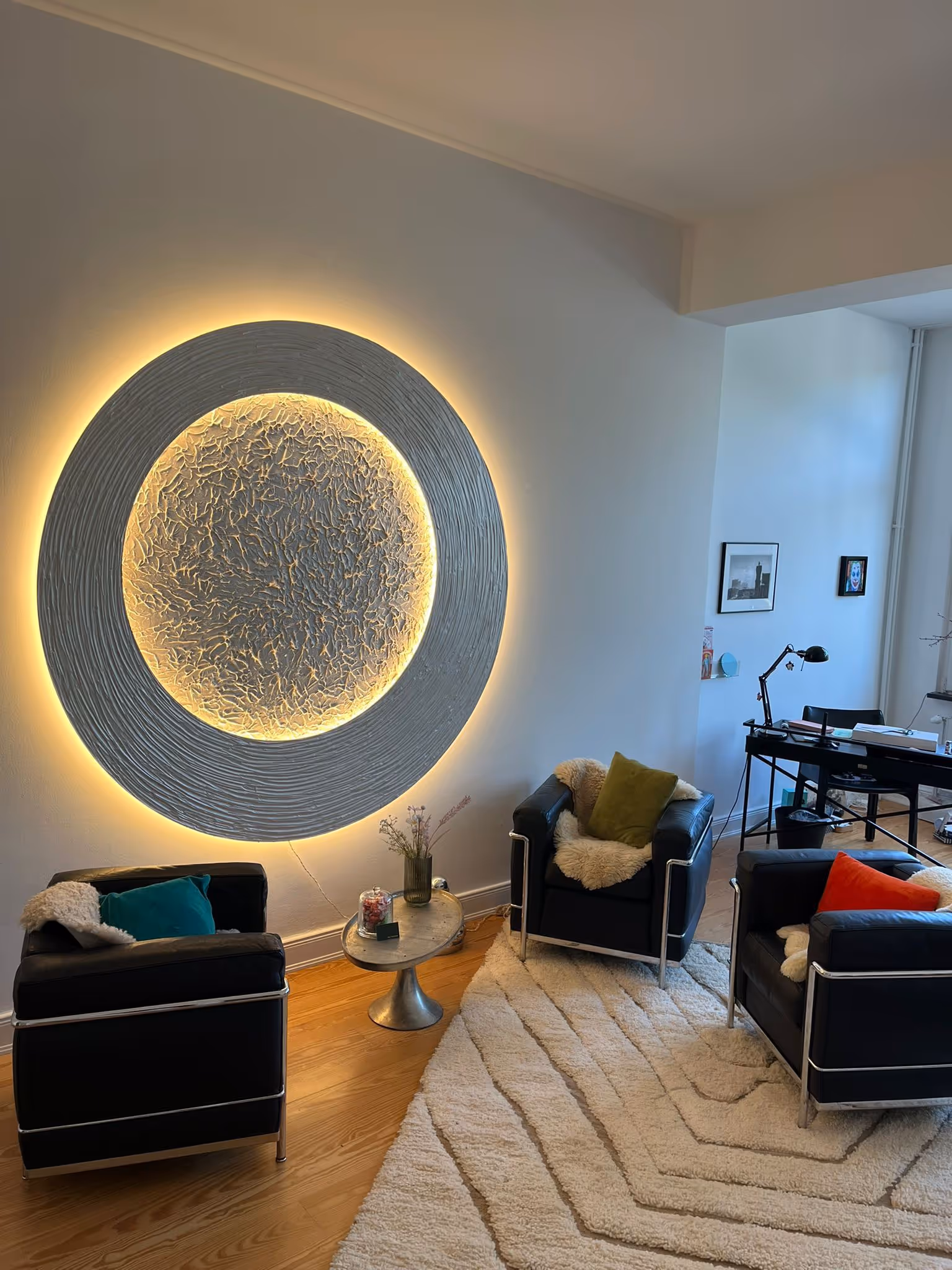 Megamond in Perlmuttweiß Relief mit Mond Perlmuttweiß Deluxe, rund, beleuchtet