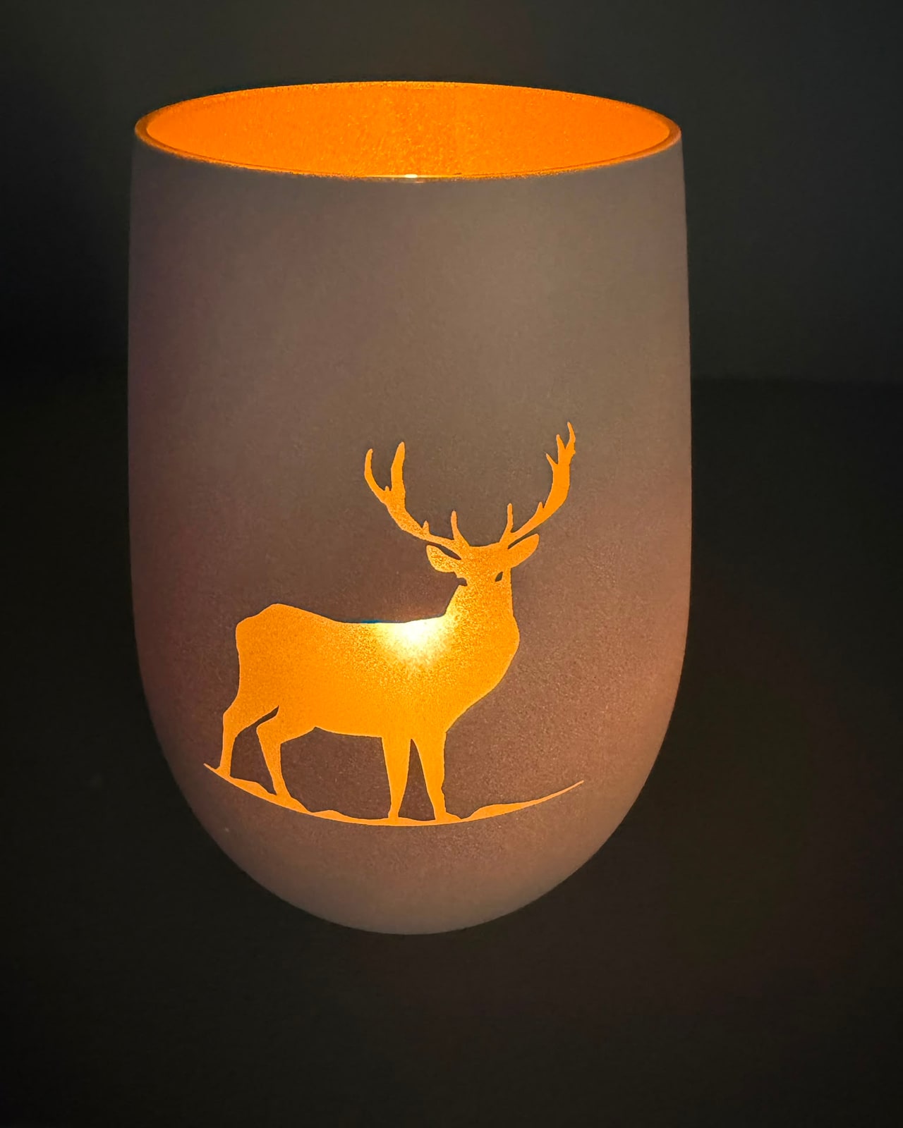 Teelichtglas Hirsch Weiß/Gold von Kathrin Geller