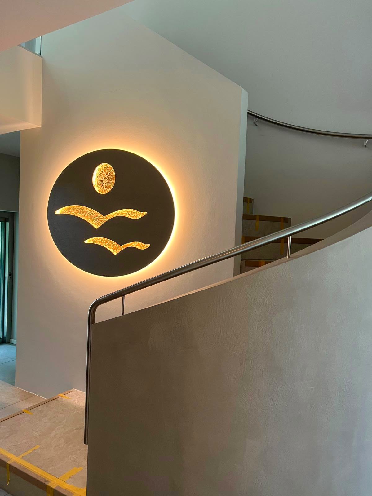Motiv Vogelflug in Brownie Diamanteffekt mit Motiv Bronze, Ø 130 cm, beleuchtet