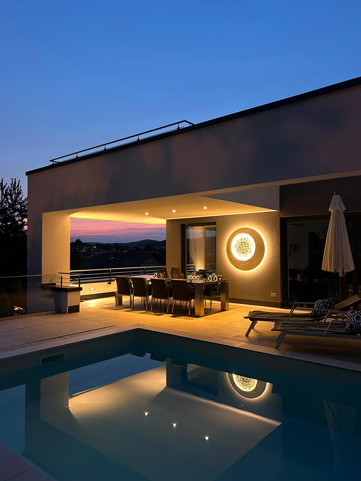 Megamond in Perlmuttweiß Relief mit Mond Champagner Klassisch, Ø 125 cm, beleuchtet, für draußen
