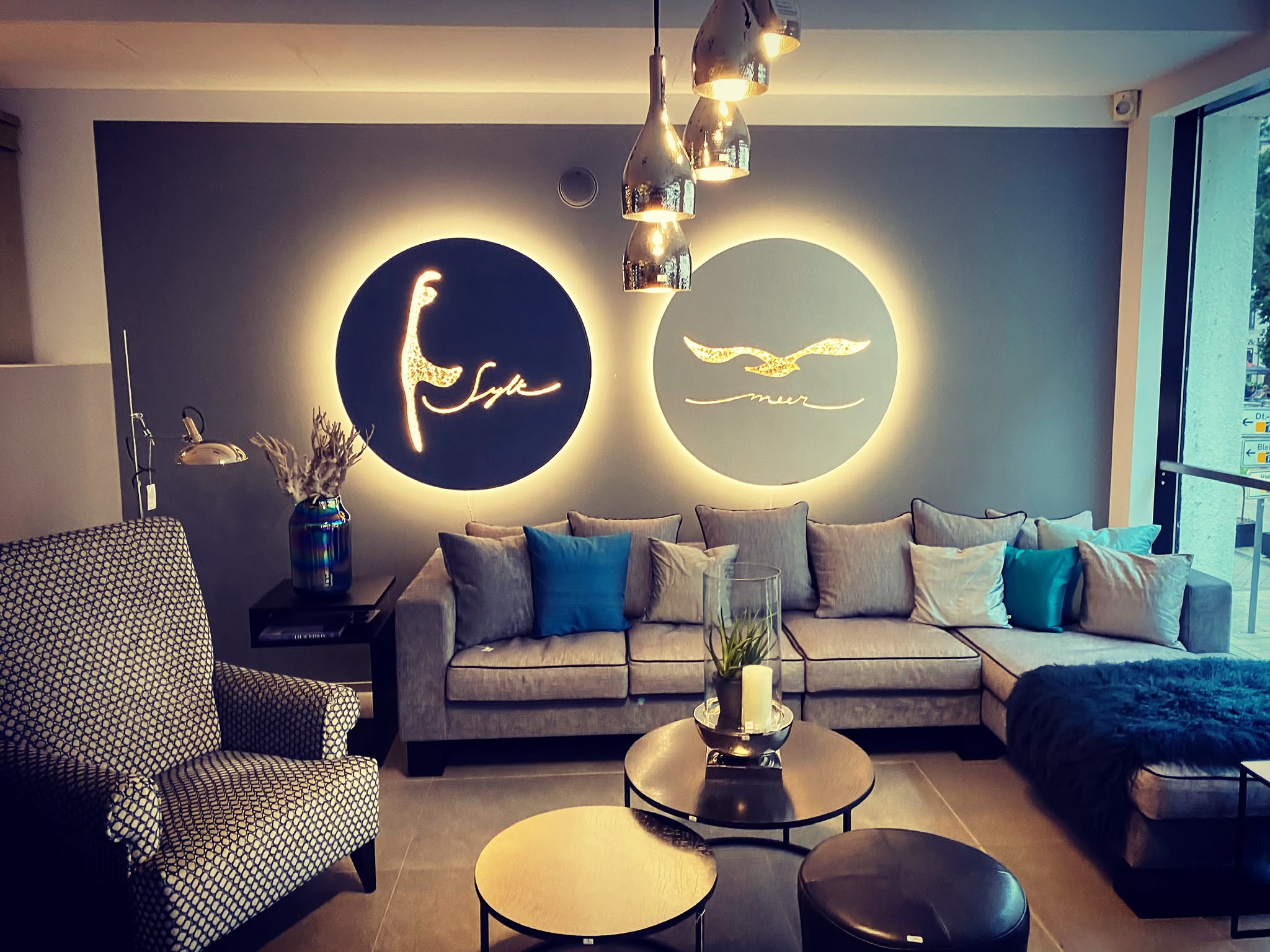 Sylt in Maritimblau mit Insel Perlmuttweiß, Ø 110 cm, beleuchtet